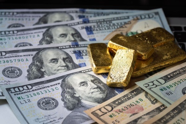 بازگشت طلا به مرکز ثقل ذخایر جهانی / عقبنشینی آرام دلار