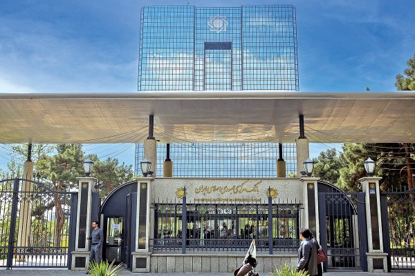 دوراهی بانک مرکزی میان مهار تورم و تنگنای مالی / نرخ بهره بالا و نقدینگی پایین چه میگویند؟